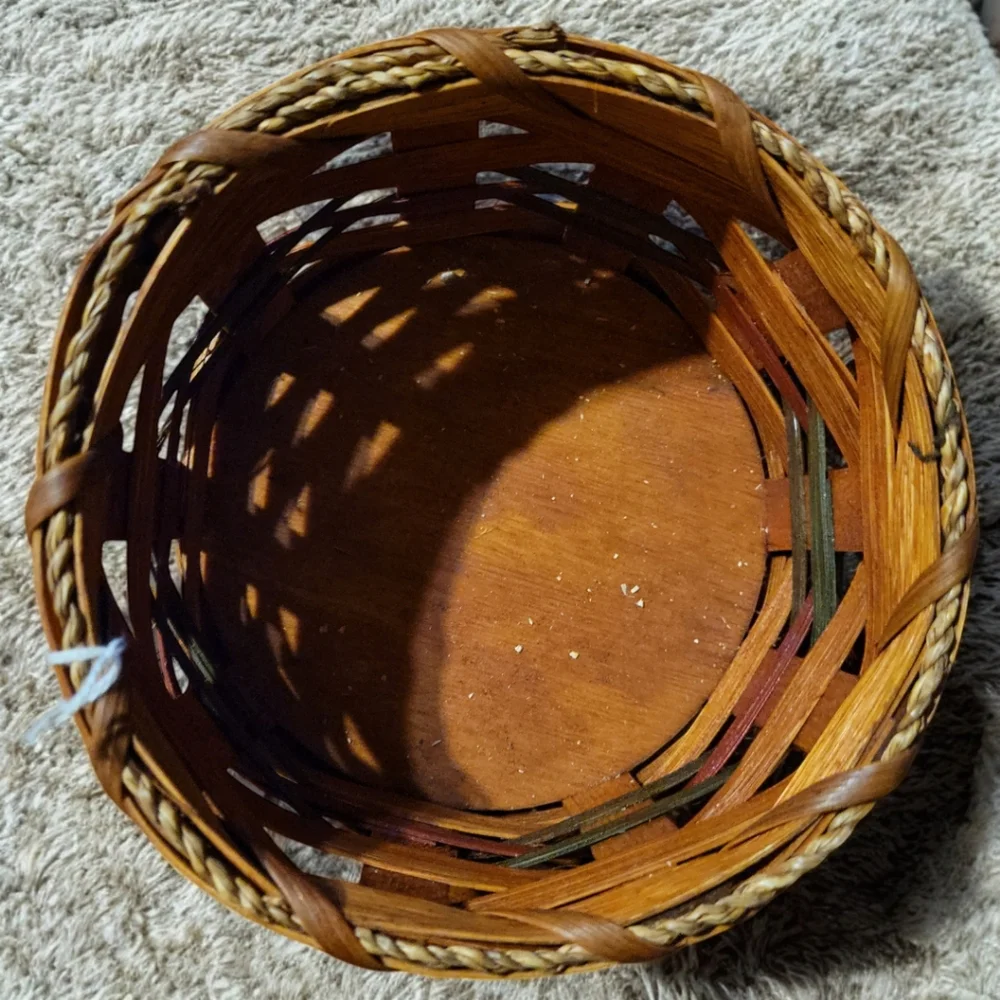 Vtg 2010 Amish Hand Woven Circular Wooden Basket By Frannie A. Schuartz